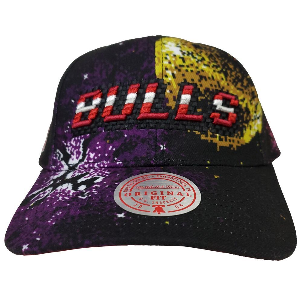Chicago Bulls Mitchell & Ness NBA Snapback Hat Cap 3D Logo 8-Bit Space NWT